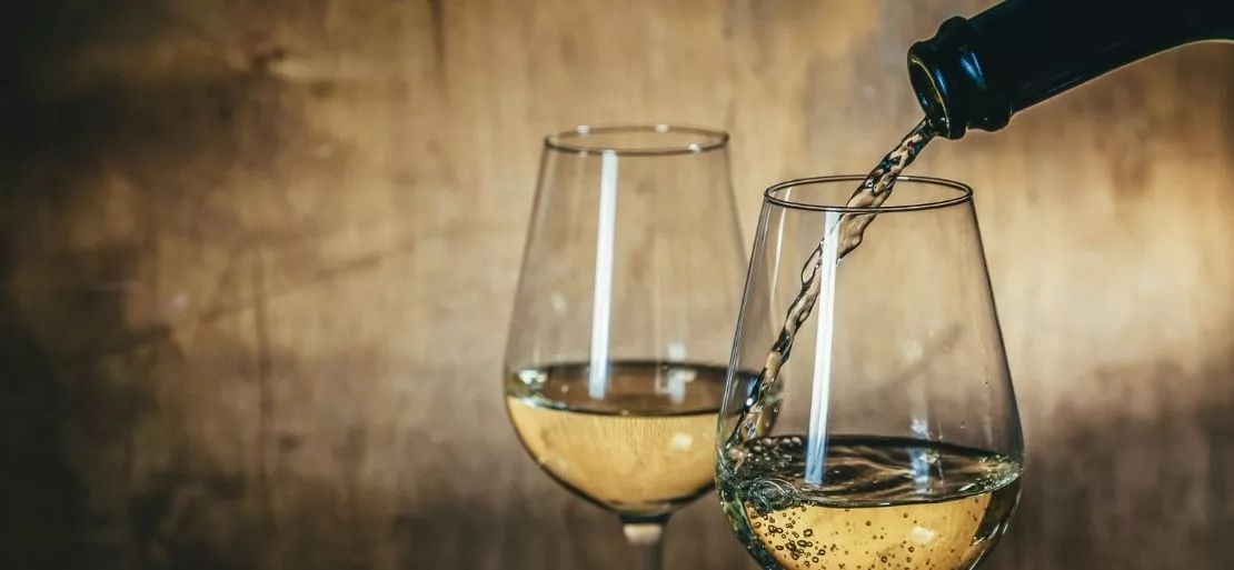 Pros and Cons of White Wine