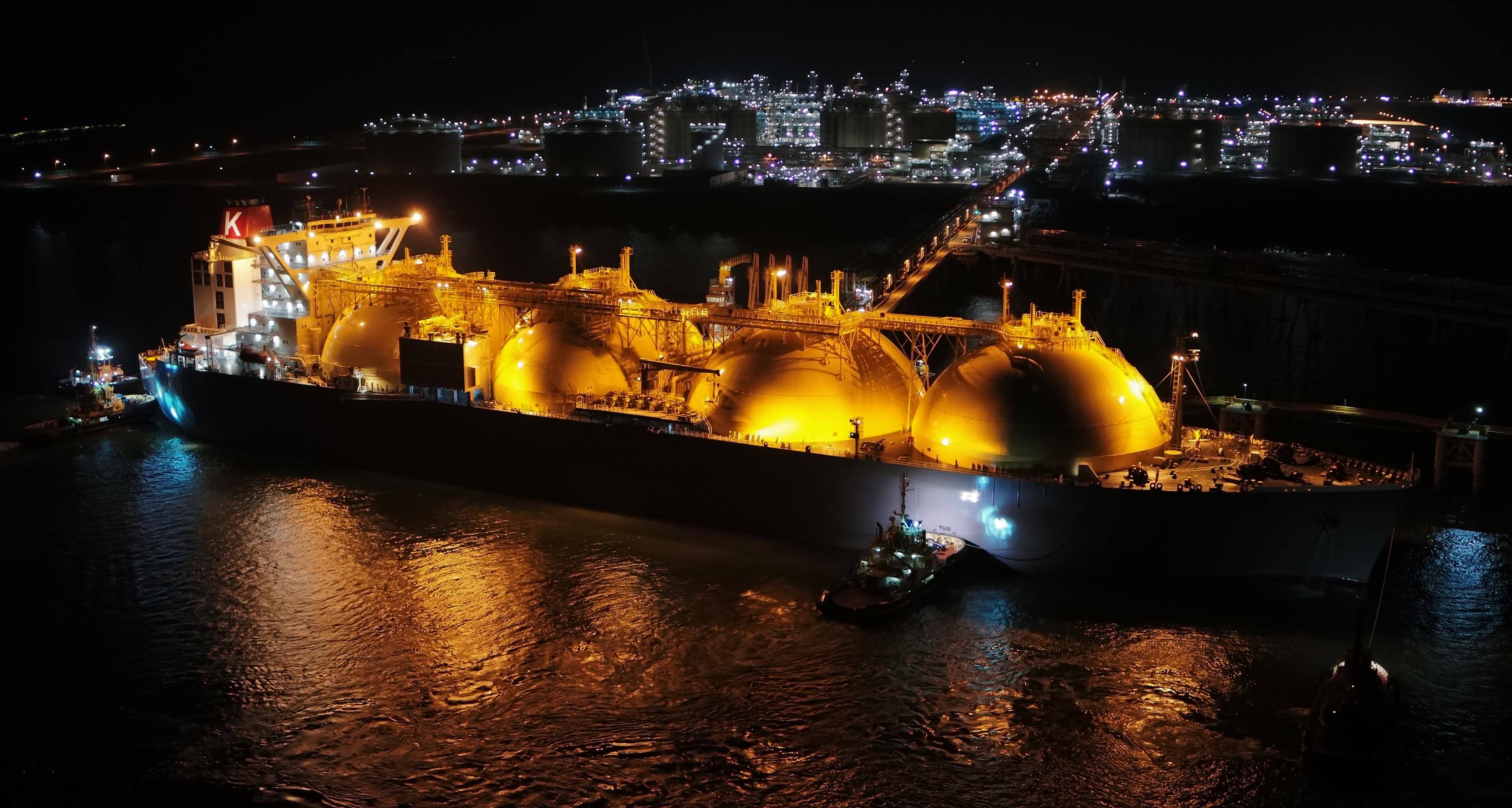 Liquefied natural gas (LNG) prices in Asia dropped this week despite the advent of winter